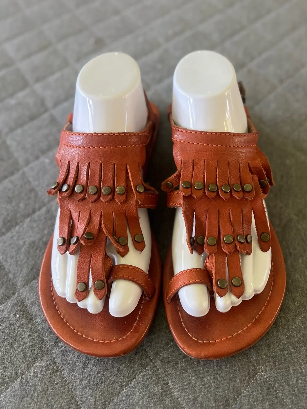 CYNTHIA VINCENT Sz 9.5 Brown Leather Boho Fringe Toe Strap Sandals Orig $275